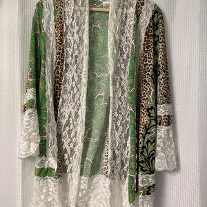 Lounge robe. Lots of lace.